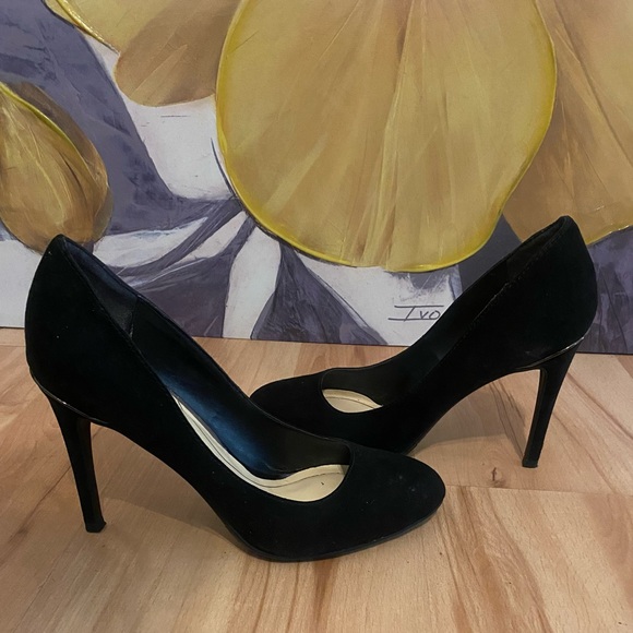 👠✨3 for $45 Circus by Sam Edelman Suede Almond Toe Pump. Color: Black. Size: 7M - Picture 4 of 9